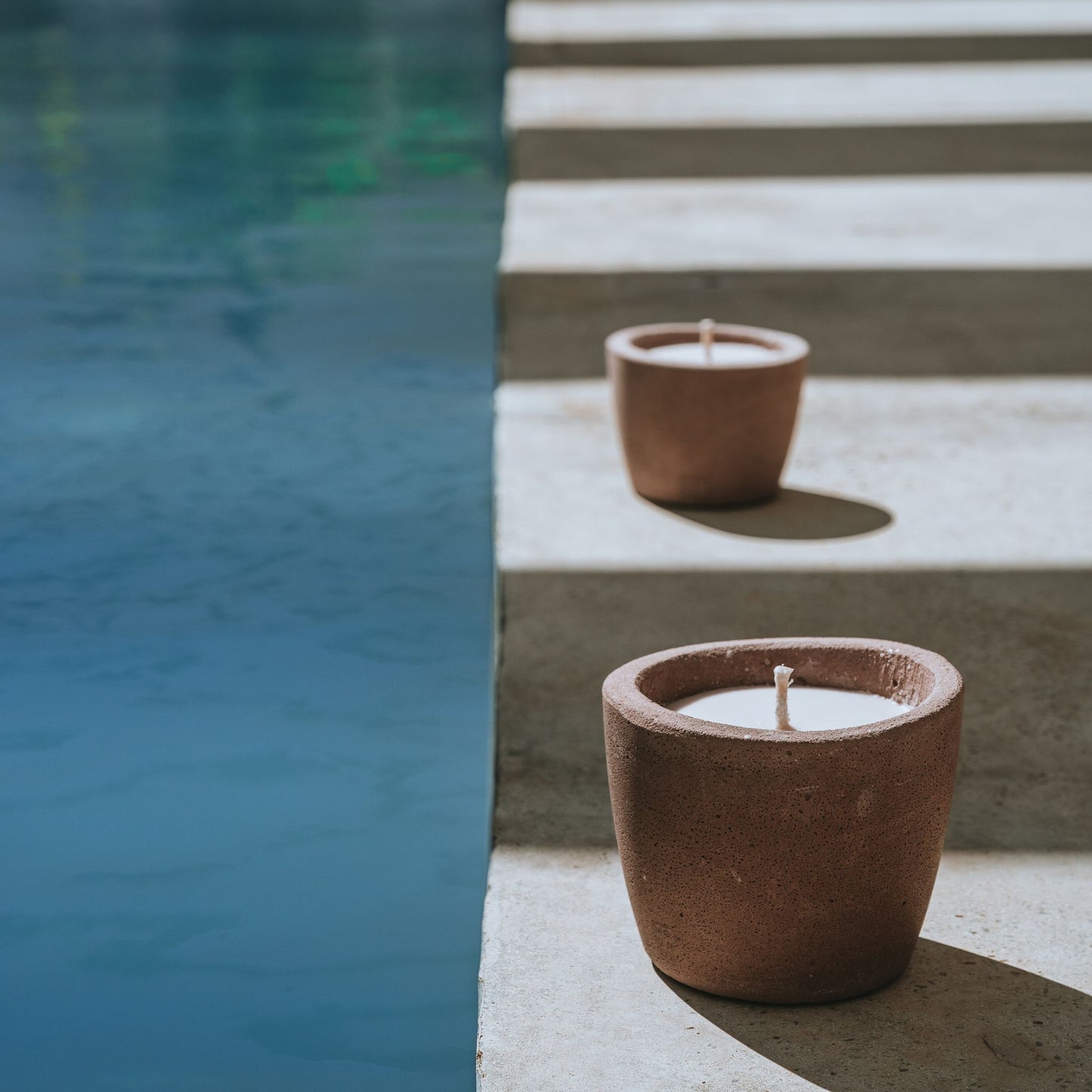 Urban Outdoor Candle Medium - chocolate