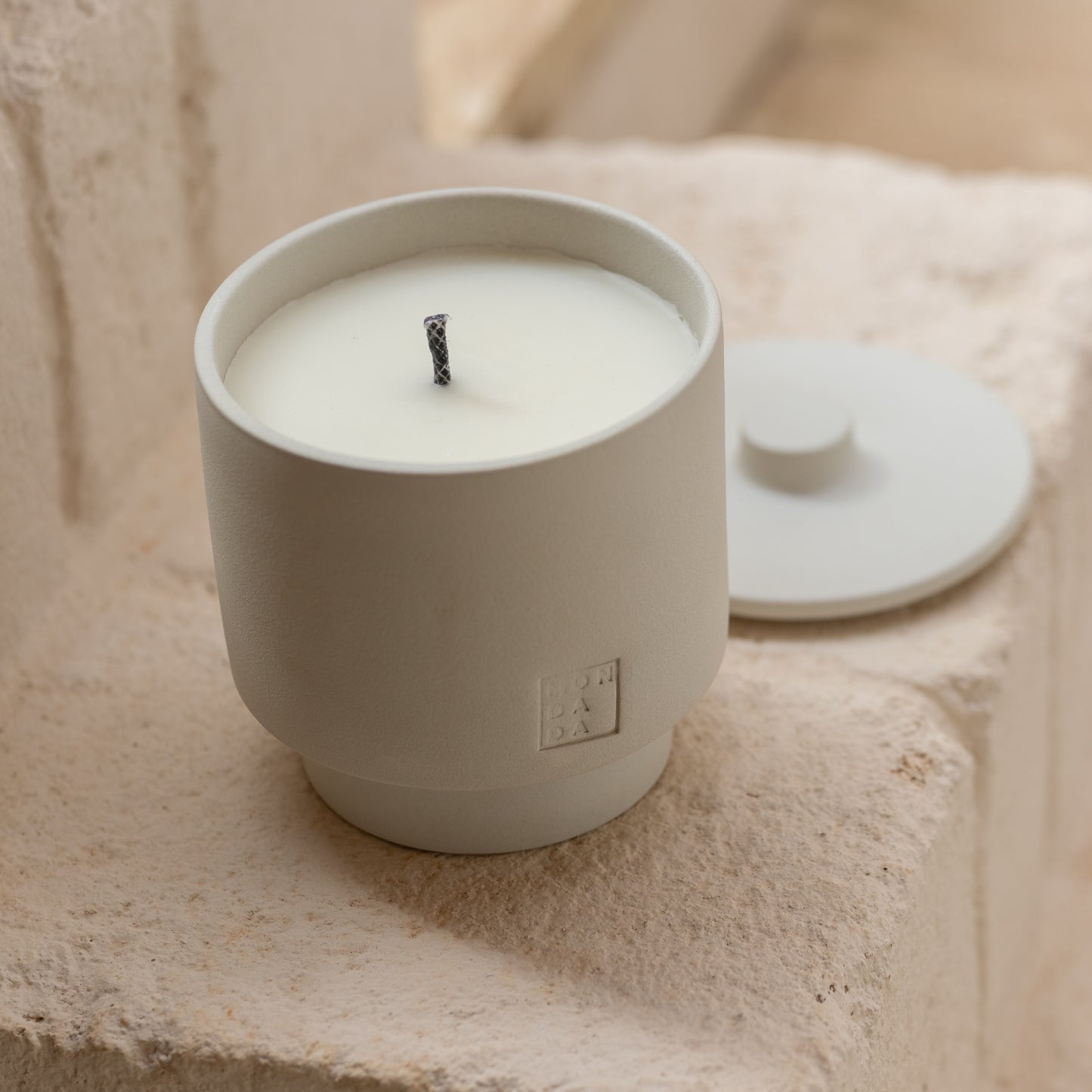 Bougie d'extérieur June ONE + lid - Dover