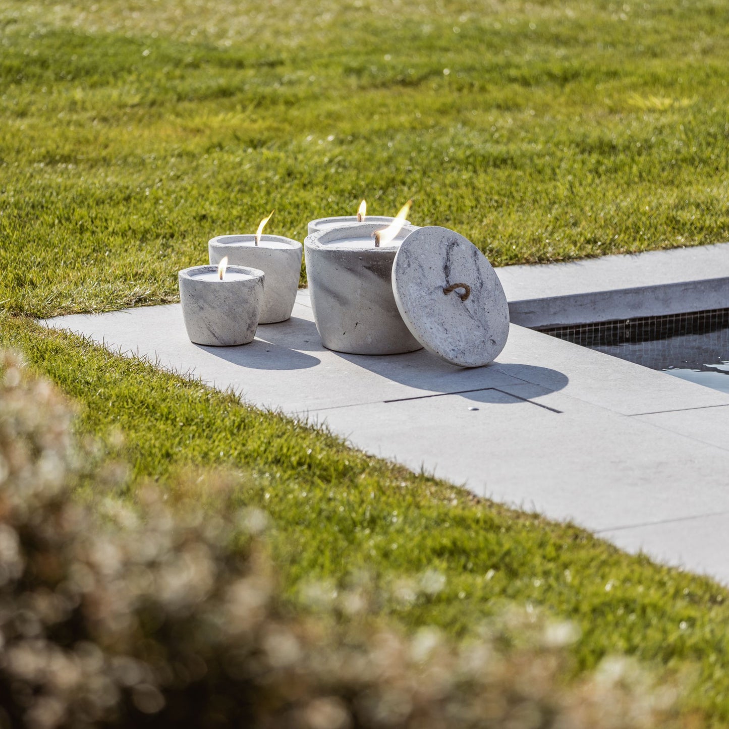 Urban Outdoor Garden Candle Medium + lid - Grey