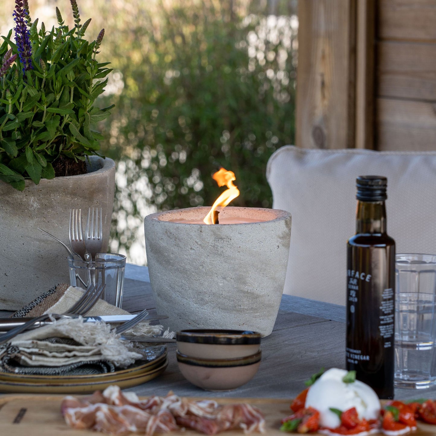 Urban Outdoor Garden Candle Medium + lid - Ecru