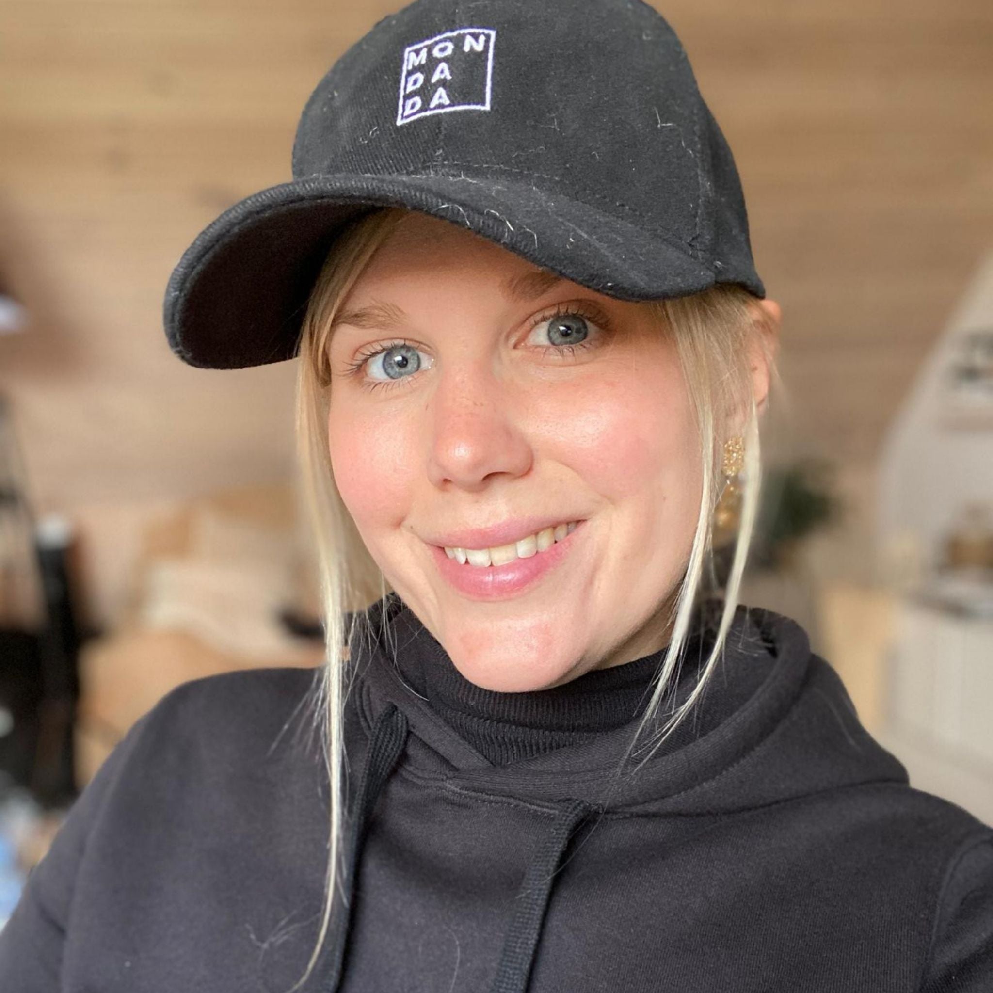 Export, hr & logistic boss smiling. She has a cap on her head with the Mon Dada logo.