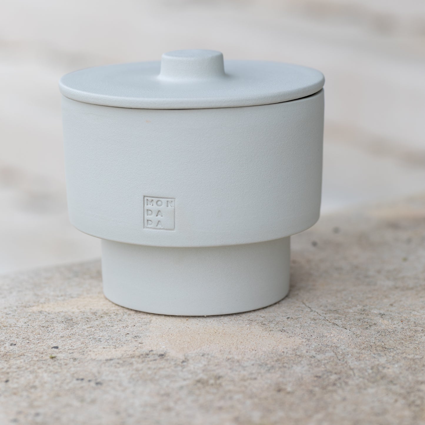 Bougie d'extérieur June THREE + lid - Dover