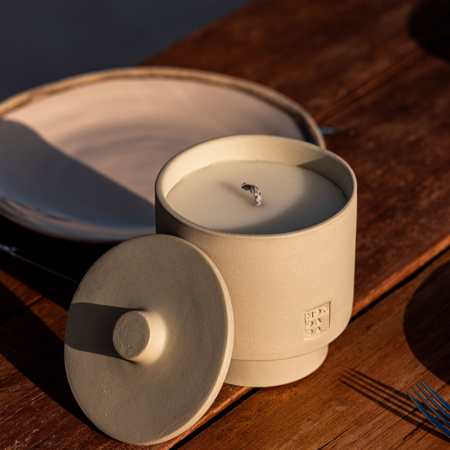 Bougie d'extérieur June ONE + lid - Dover